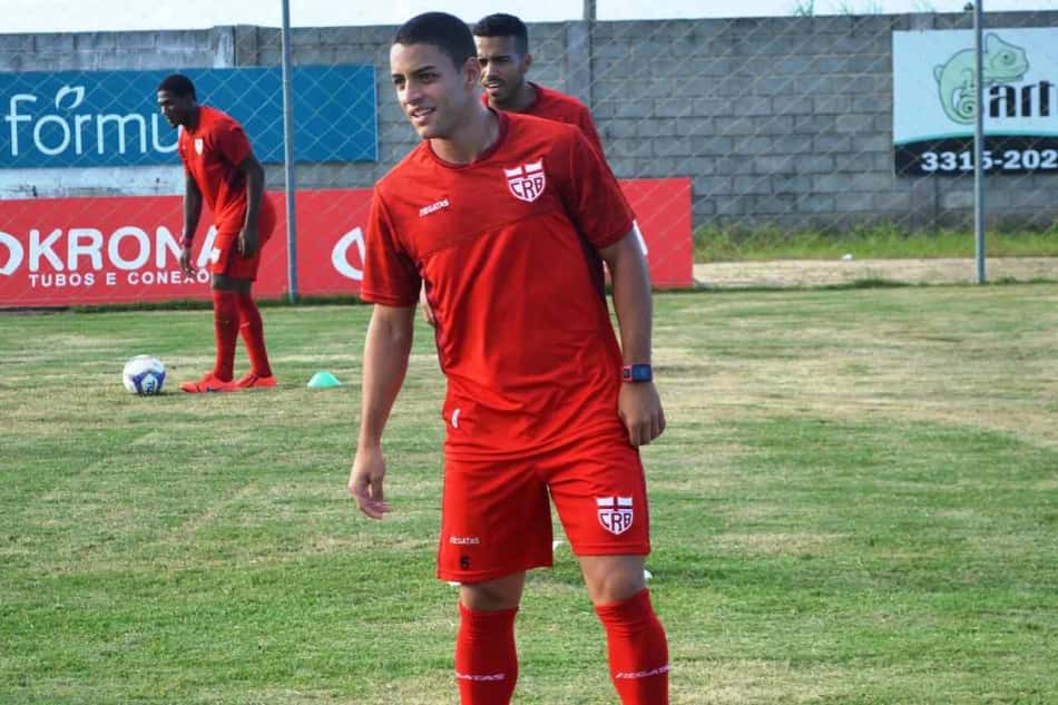 Monitorado pelo Vasco, Felipe Ferreira é um dos principais garçons da Série B