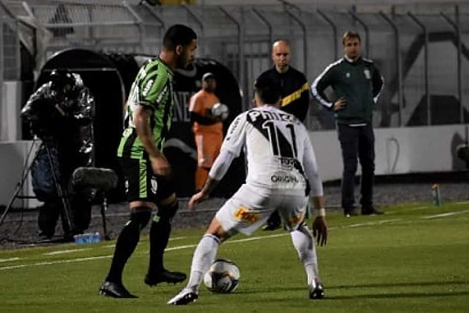 América-MG 'desecanta' e vence a Ponte Preta fora de casa