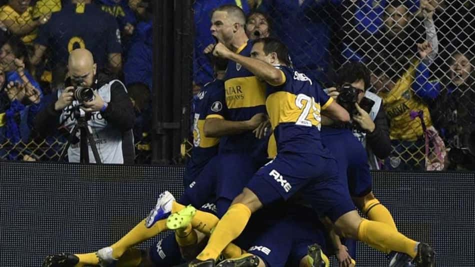 Boca Juniors confirma favoritismo, vence Athletico-PR e continua na Libertadores
