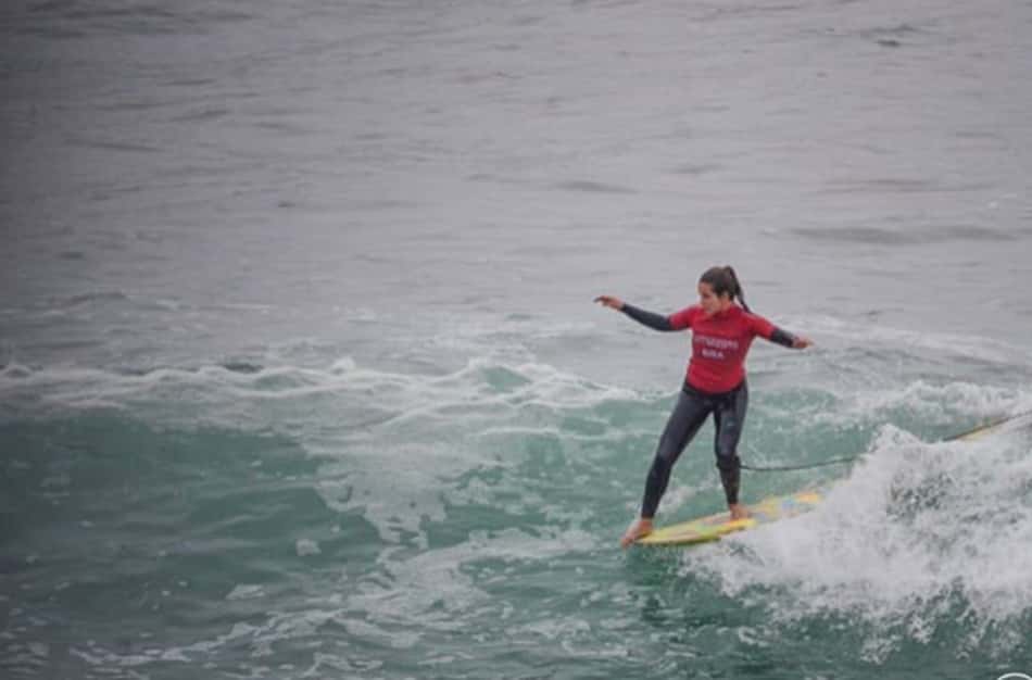 Chloé Calmon vence e já garante ao menos o bronze no longboard