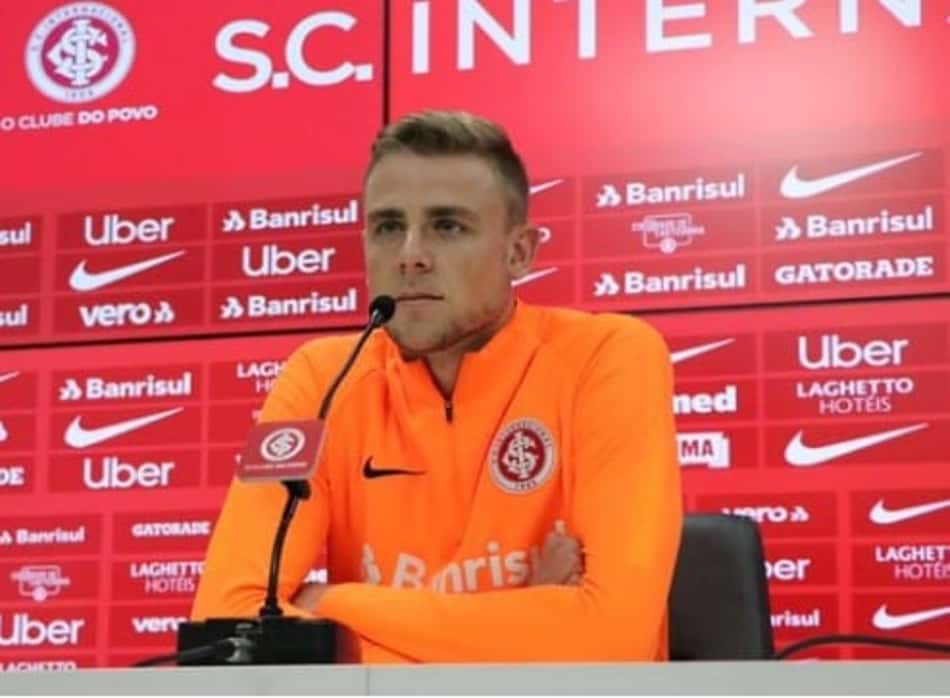 Sem espaço no Inter, Klaus se aproxima do Ceará