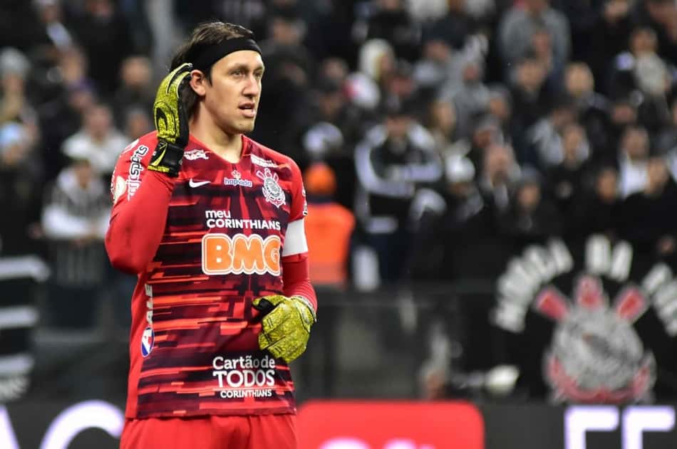Em noite inspirada, Cássio foi o grande nome do Corinthians em empate por 1 a 1 diante do Palmeiras, em Itaquera, em jogo válido pela 13ª rodada do Campeonato Brasileiro. O goleiro fez defesas elásticas que evitaram uma derrota do Timão em casa. Veja a seguir as notas para os jogadores do Corinthians no Dérbi (Por João Vitor Castanheira - joaovitor@lancenet.com.br)