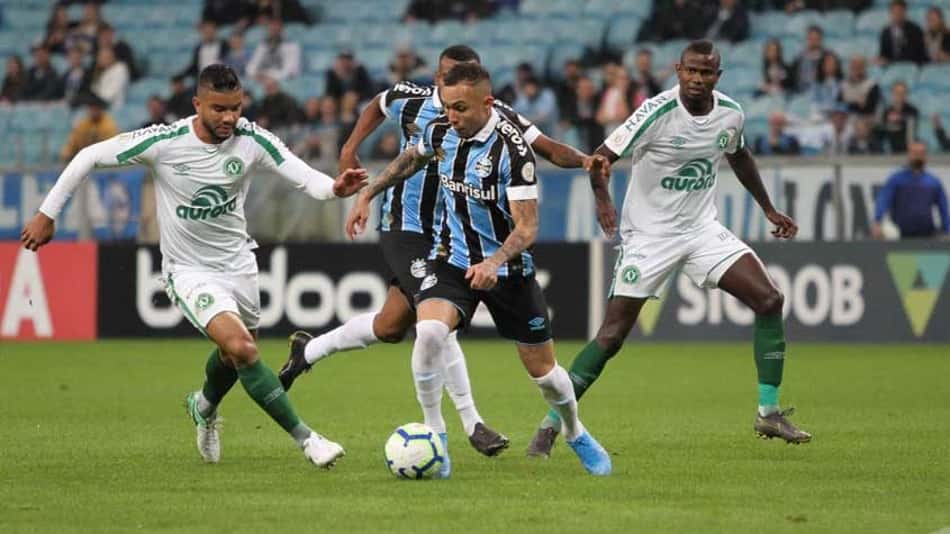 Napoli 'volta ao páreo' para contratar Everton