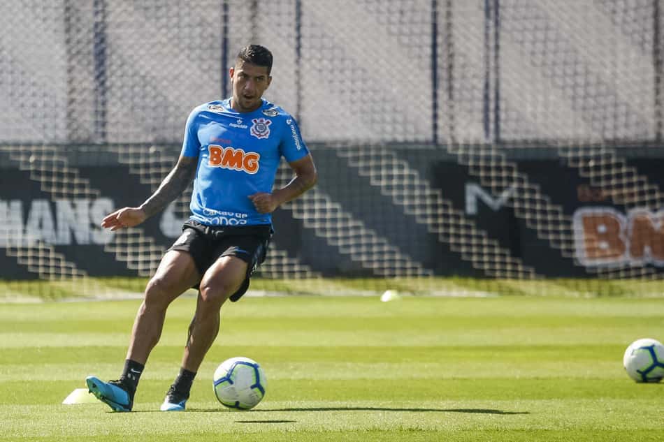 Corinthians se despede do volante Ralf: 'Obrigado por tudo'