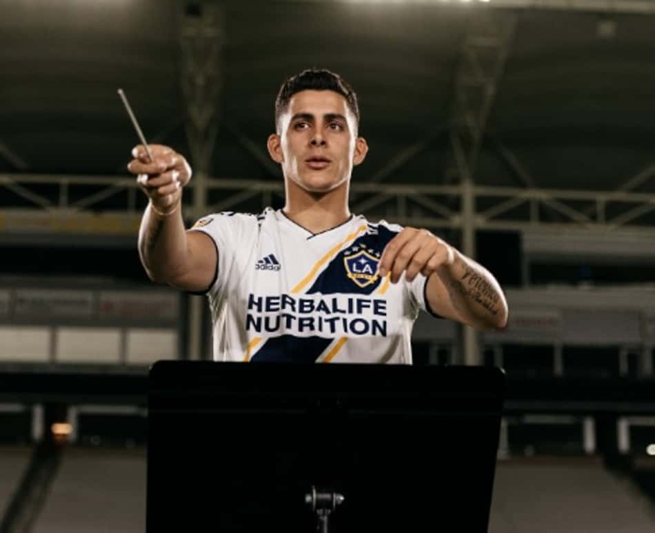 Novo companheiro de Ibrahimovic é apresentado como 'Maestro'; Assista