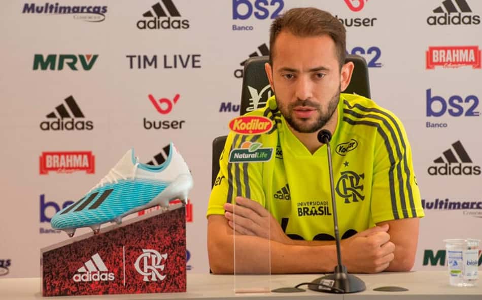 Everton Ribeiro celebra retorno de trio: 'É bom todos estarem juntos'