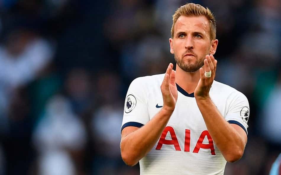 Kane sai do banco, marca hat-trick e Tottenham goleia Mura pela Conferência Europeia