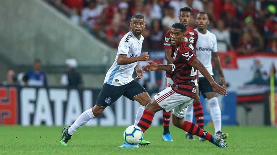 Léo Moura pede que Grêmio esqueça a derrota no BR-19 e foque na Copa do Brasil