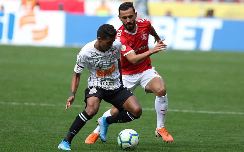 Em duelo equilibrado, Inter e Timão empatam sem gols no Beira-Rio