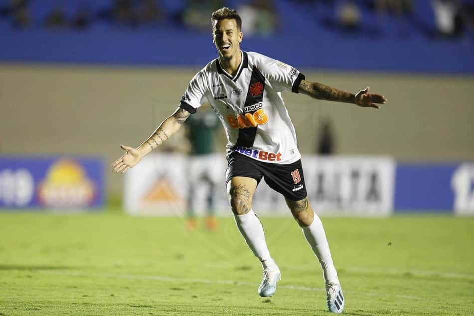 Marcos Júnior marca e Vasco vence o Goiás, fora de casa, pelo Brasileiro