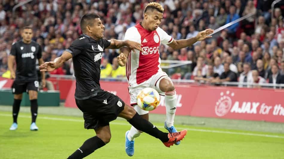 Em jogo de três pênaltis, Ajax vira contra PAOK e avança na Champions