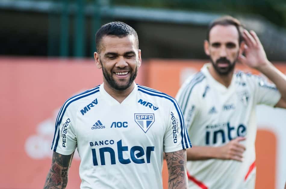 Apostas: As cotações para a estreia de Daniel Alves