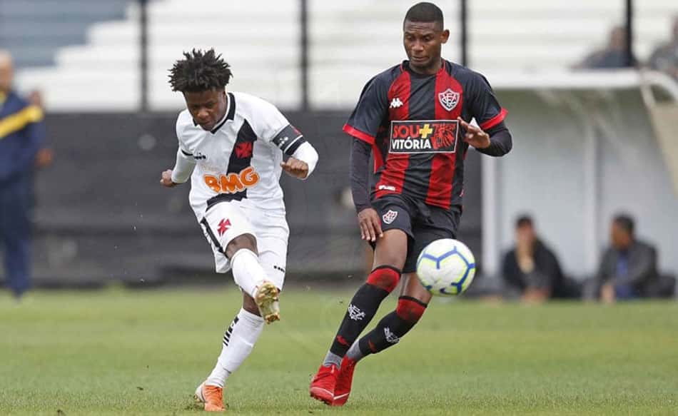 Vasco negocia com Brasil de Pelotas o empréstimo de Lucas Santos