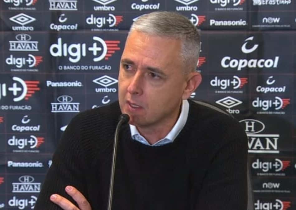 Tiago Nunes não comanda mais o Athletico-PR no Brasileirão