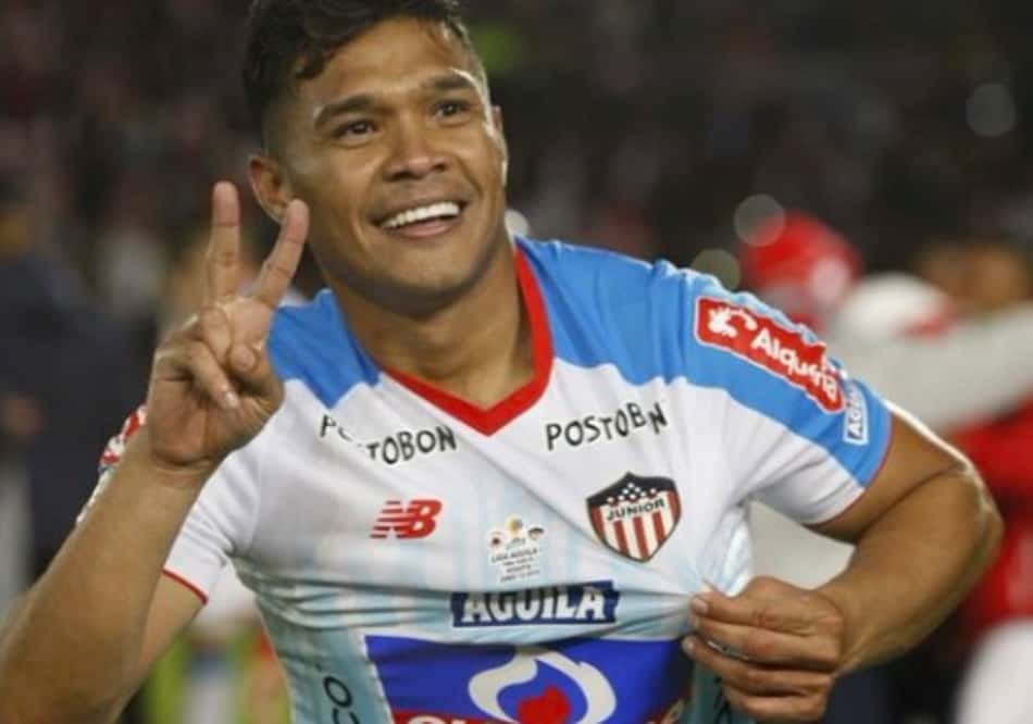 Cobiçado no mercado, Teo Gutiérrez define o seu futuro