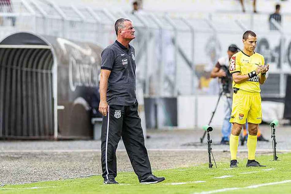 Ex-treinador da Ponte Preta, Mazola elogia convocação de goleiro Ivan