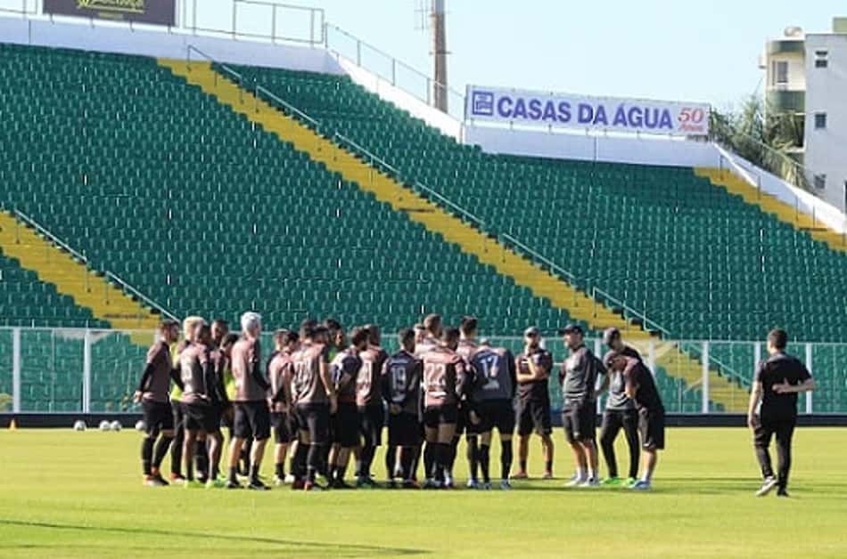 Não é só por confusão que um jogo termina por W.O. Nesta terça-feira pelo Brasileiro da Série B, o Figueirense não entrou em campo por conta de atrasos salariais e direitos de imagens não pagos. Com isso, o LANCE! relembra as partidas que terminaram em W.O. 