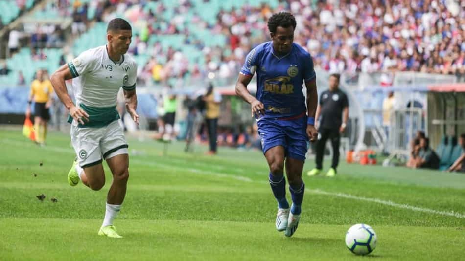 Bahia fica com um a menos, sai atrás, mas busca empate contra o Goiás