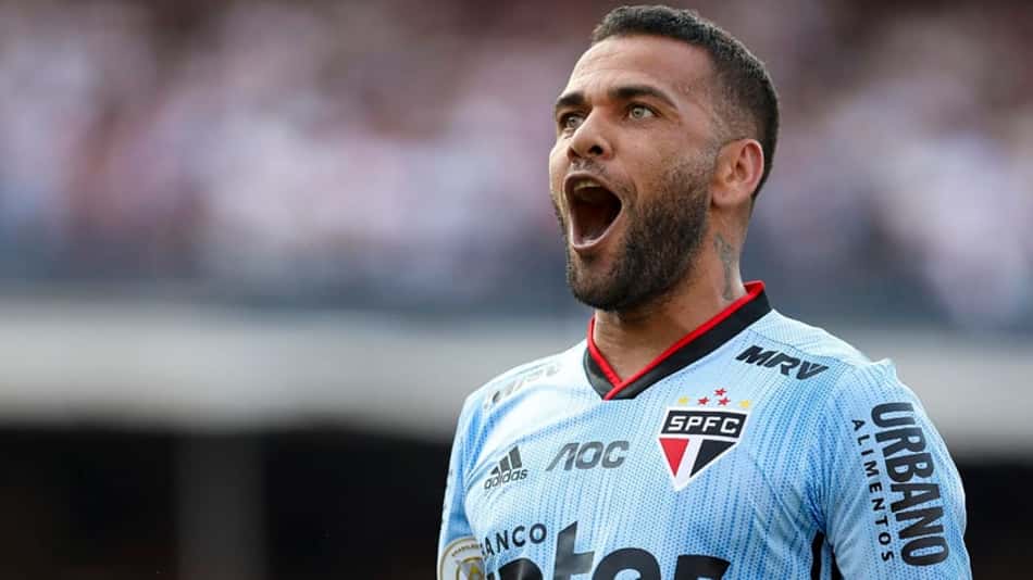 Em estreia, Daniel Alves marca e São Paulo derrota o Ceará no Morumbi