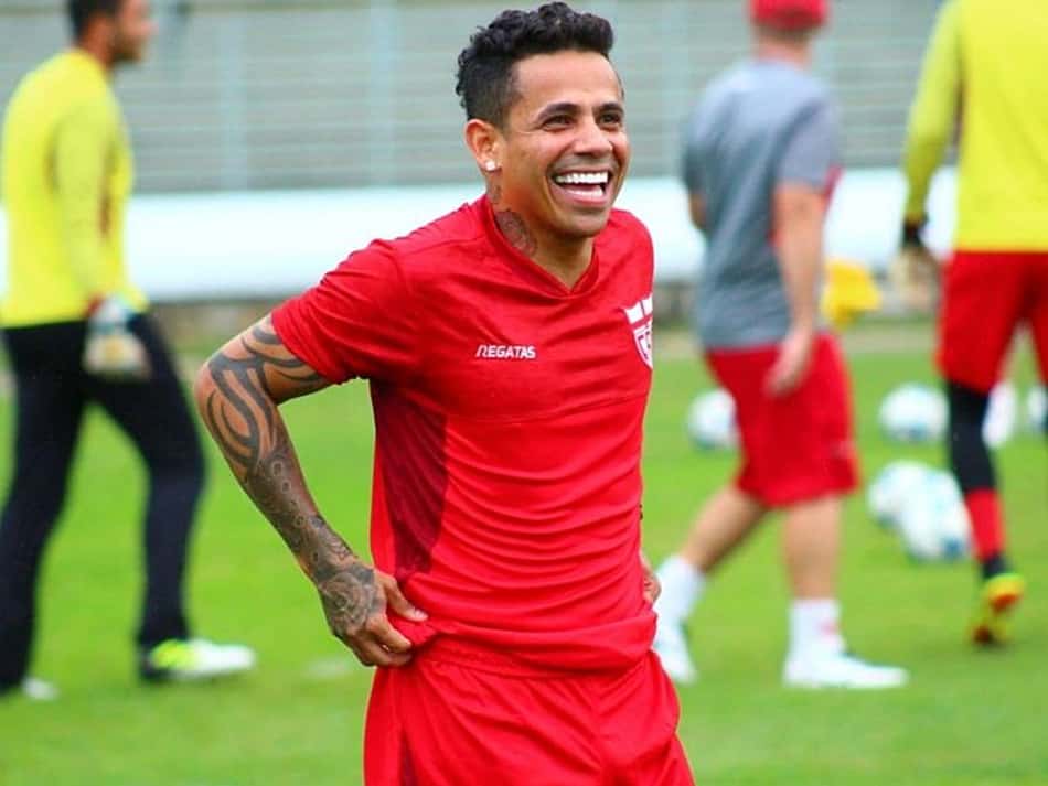 Sequência de jogos sem vencer no Rei Pelé é minimizada por Élton