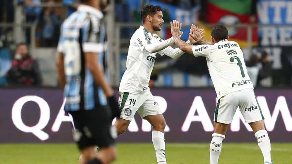 Scarpa marca, Palmeiras vence o Grêmio e leva vantagem na Liberta