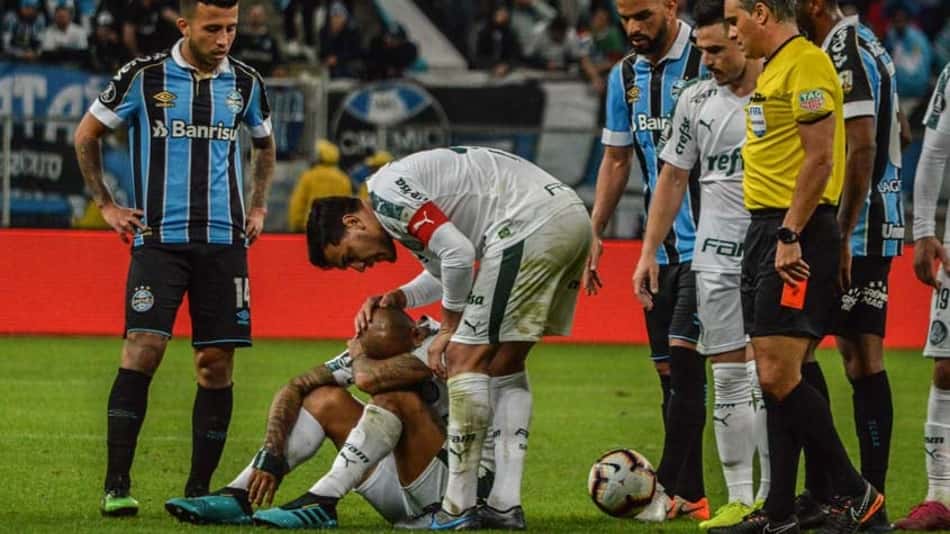 Felipe Melo vê injustiça em expulsão contra o Grêmio e diz: 'Homem chora'