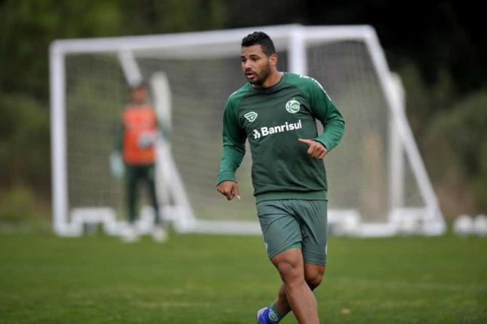 Carlos Henrique agradece comissão técnica por sequência no Juventude