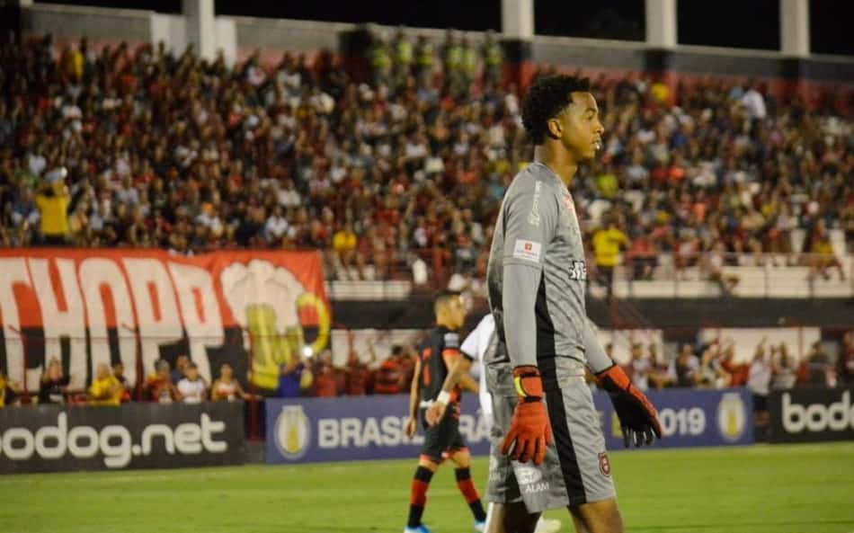Carlos Eduardo fecha o gol e Atlético-GO fica no zero com o Brasil de Pelotas