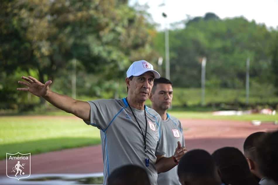 Técnico brasileiro comenta sobre possível interesse de gigante da América