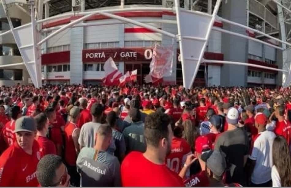 Com presença da torcida, Internacional fecha preparação para encarar o Flamengo
