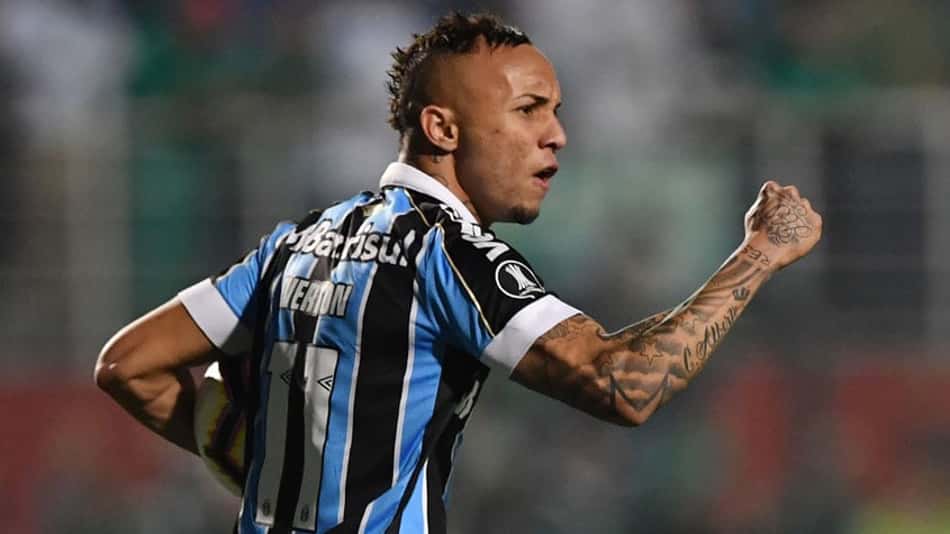 Everton se torna o 3º maior artilheiro do Grêmio na história da Libertadores