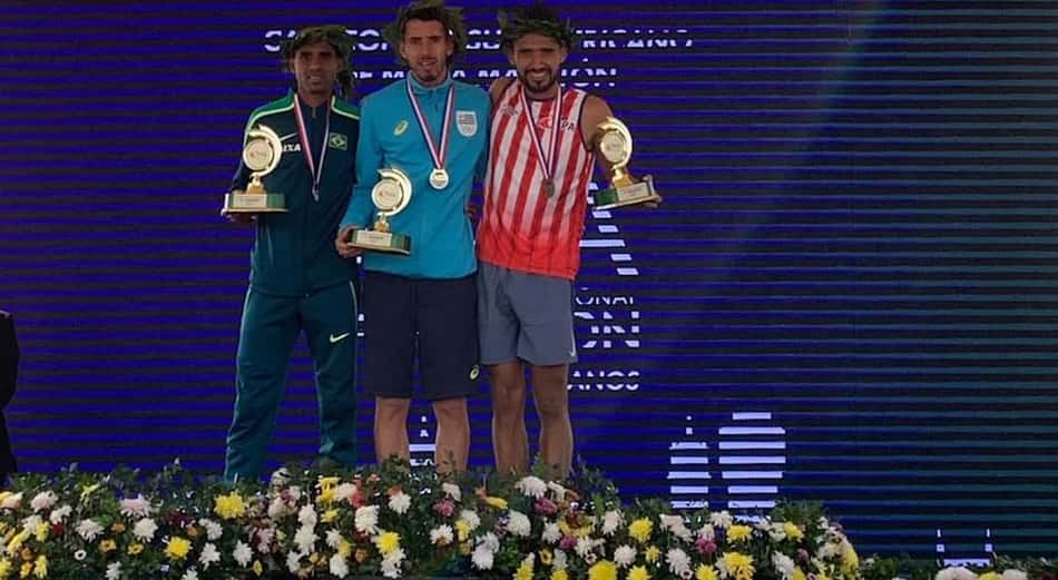 Pódio do Sul-Americano de Meia Maratona: o brasileiro Gilmar Lopes, o uruguaio Ronal Nicolás Cuestas e o paraguaio Derlys Ramon Auyala. (Divulgação)