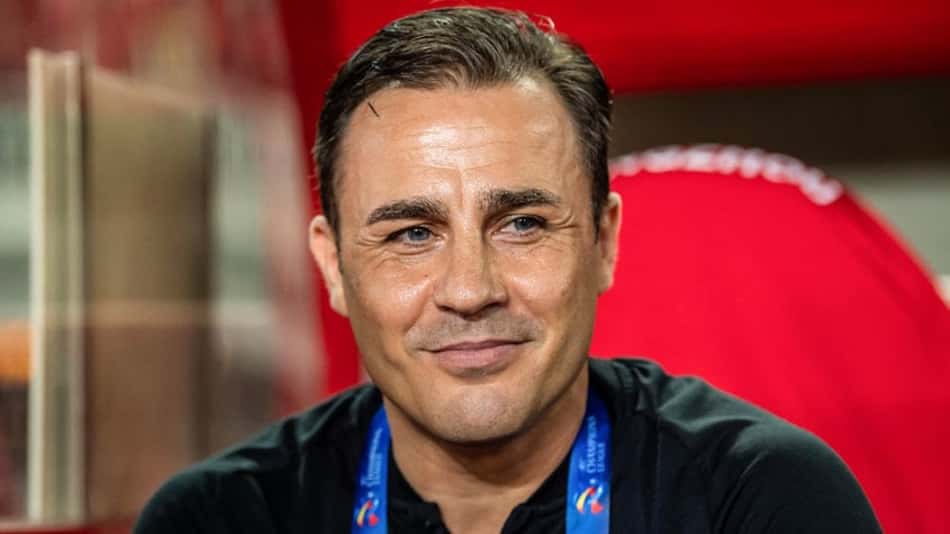 Cannavaro doa 30 mil máscaras a hospital de Nápoles