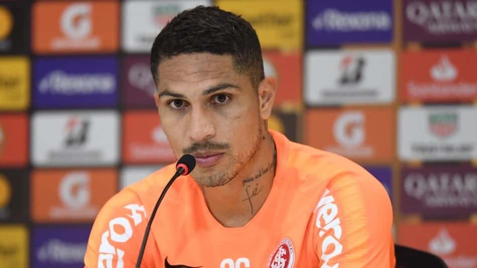 Guerrero apaga fotos com a camisa do Flamengo e web não perdoa