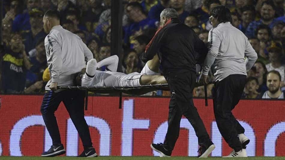 Após grave lesão na Bombonera, zagueiro da LDU recorda os momentos depois do lance