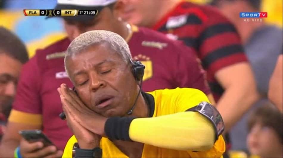 Demora do VAR em gol do Inter rende brincadeiras nas redes sociais