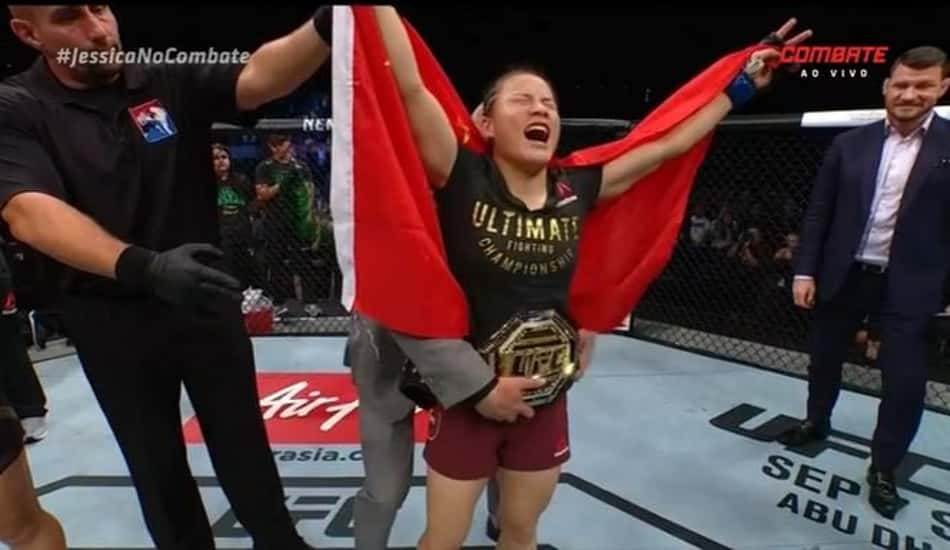 Weili Zhang superou a brasileira Bate-Estaca e se tornou campeã peso-palha do UFC (Foto: Reprodução/Combate)