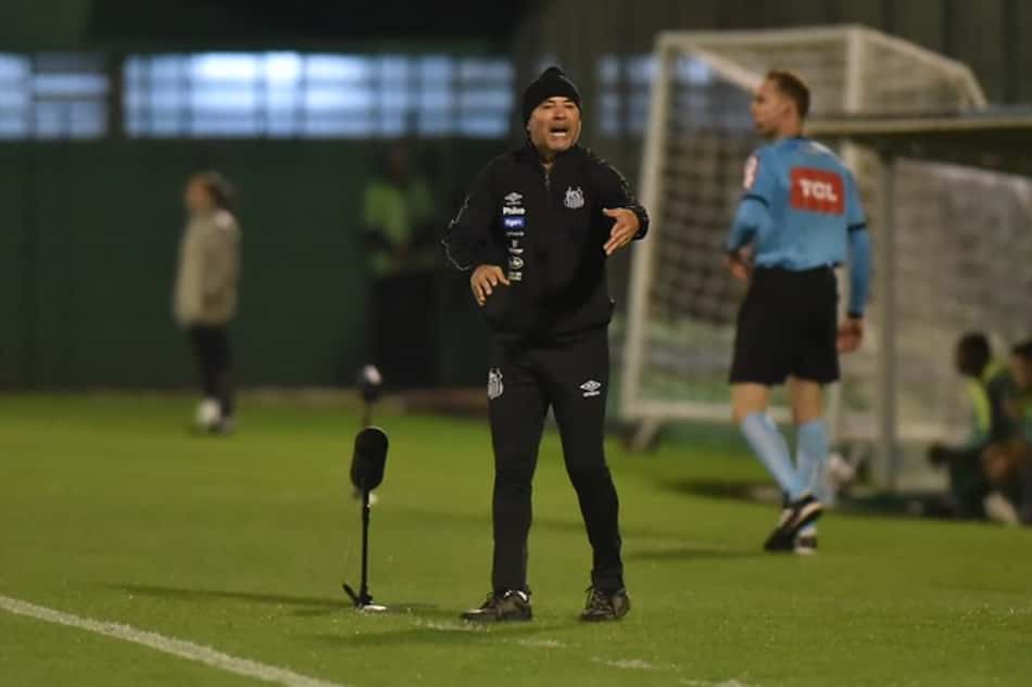 Sampaoli valoriza defesa em vitória sobre a Chape: 'Não sofremos nada'