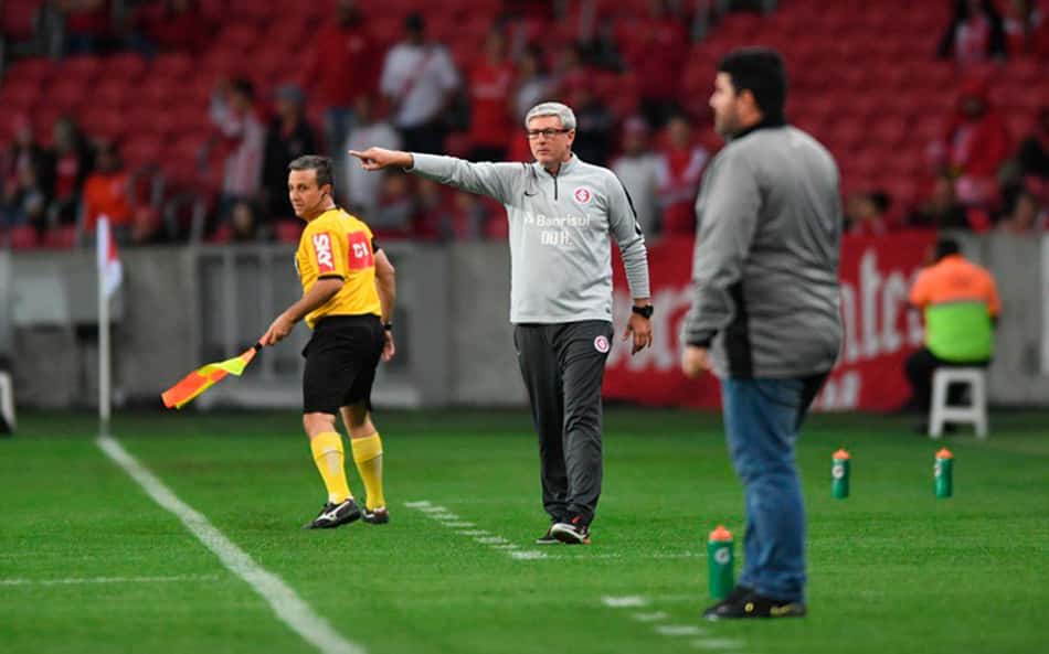 Odair Hellmann descarta priorizar competição dentro do Internacional