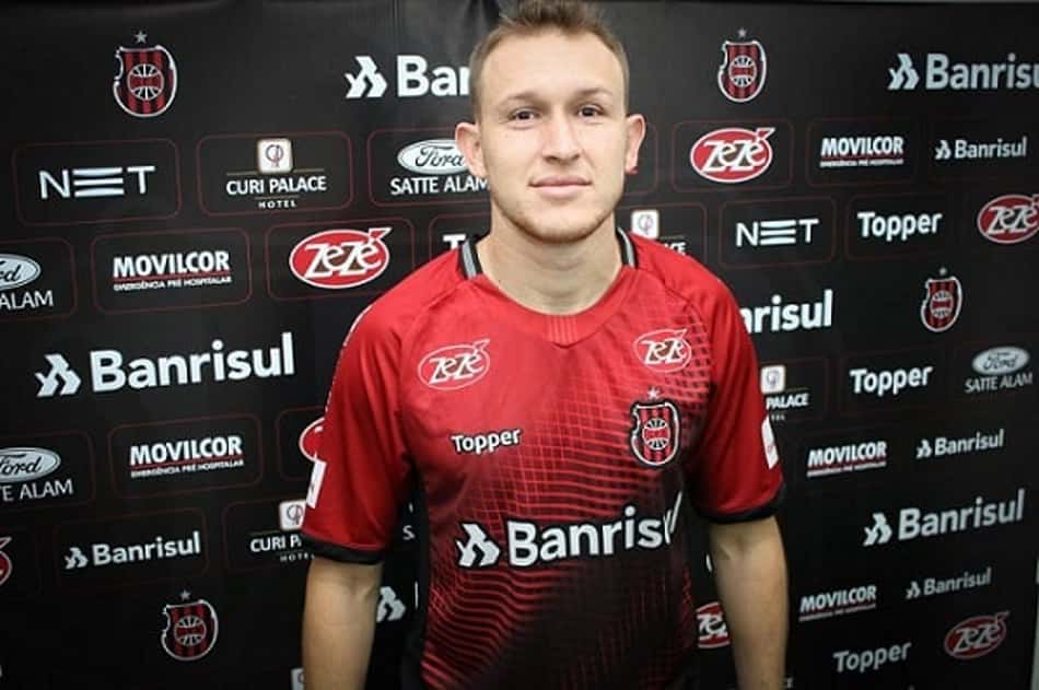 Em dois dias, Grampola passa de 'ex-jogador' a novamente atleta do Brasil de Pelotas