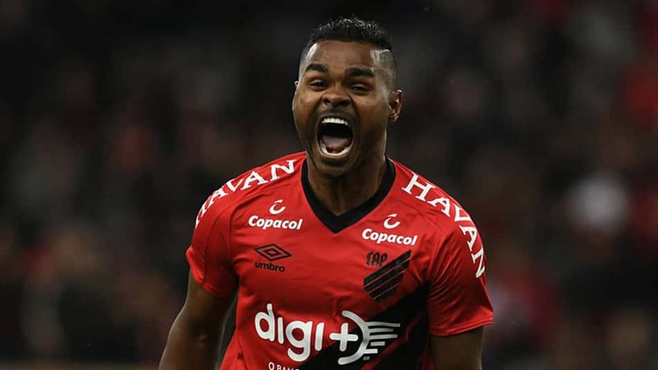 Completando 300 jogos, Nikão defende Alberto Valentim: "É um cara rodado, experiente"