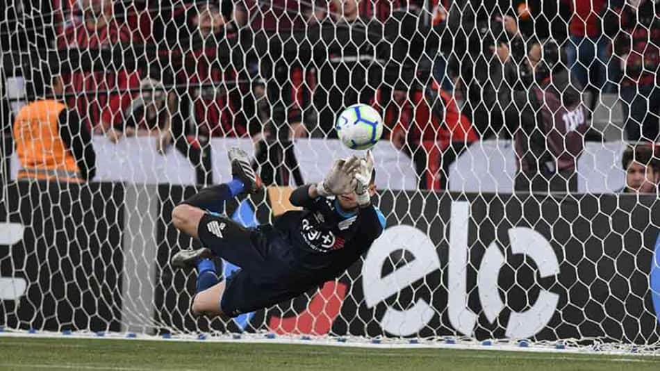 Santos fala sobre o pênalti defendido que colocou o Furacão na final da Copa BR