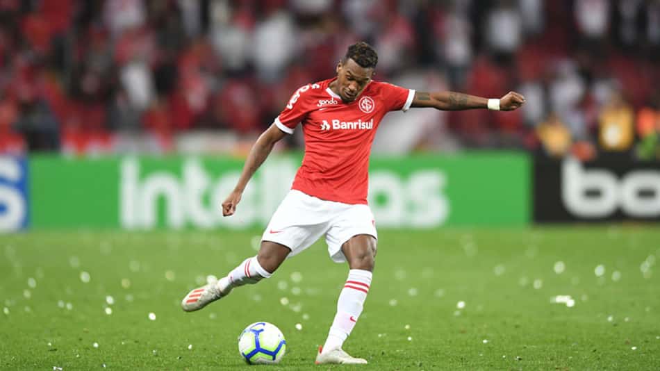 Edenílson marca presença na seleção do Bola de Prata, mas reconhece má temporada do Internacional