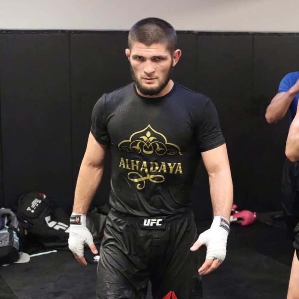 Khabib é o grande favorito para vencer Ferguson no UFC 249, diz site