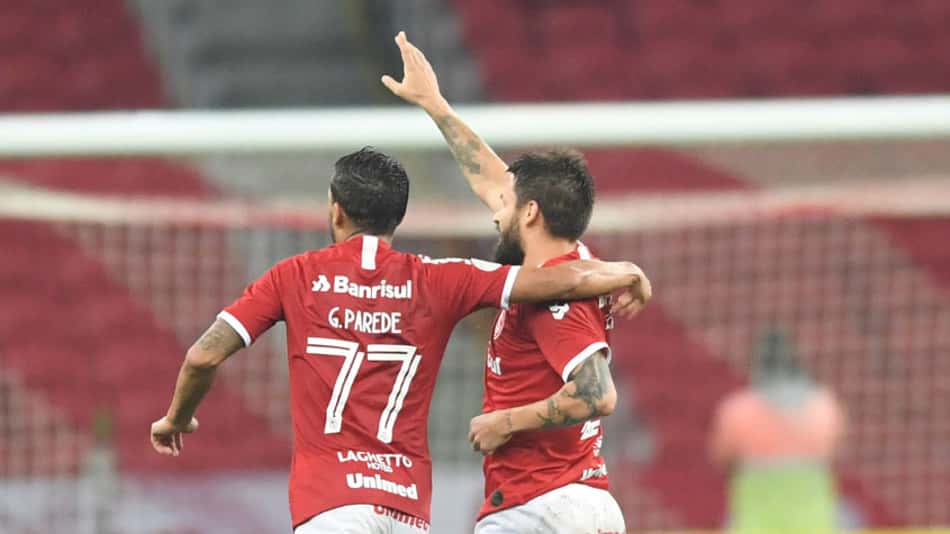 Diretoria do Inter freta voo para Curitiba e fecha acordo para treinar na Arena da Baixada