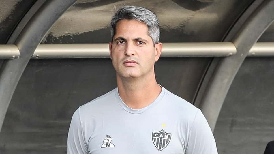 Após a derrota para o Grêmio, por 4 a 1, no Independência, a direção do Atlético-MG optou pela demissão de Rodrigo Santana. O treinador finalizou o ciclo com 41 partidas: 18 vitórias, seis empates e 16 derrotas. O L! mostra, na sequência de imagens, outros técnicos no mercado.<br>