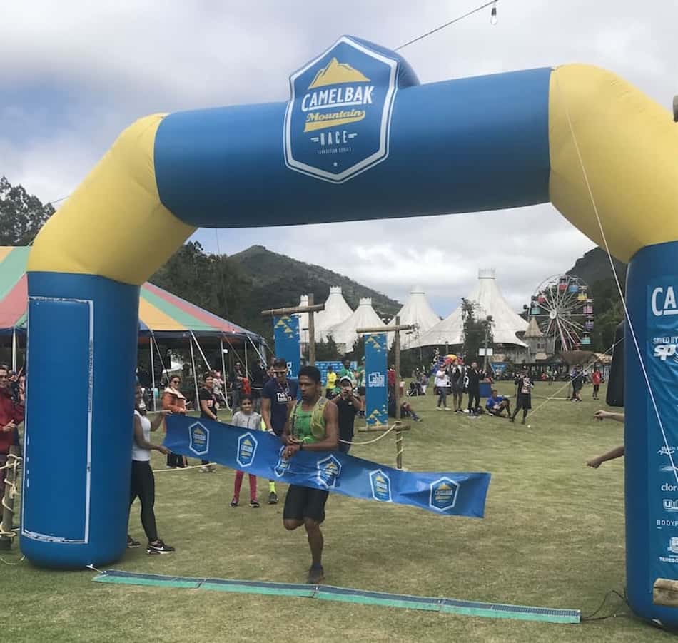 Eduardo de Brito Ramos cruza a linha de chegada dos 21km da Camelbak Mountain Race. (Iúri Totti))