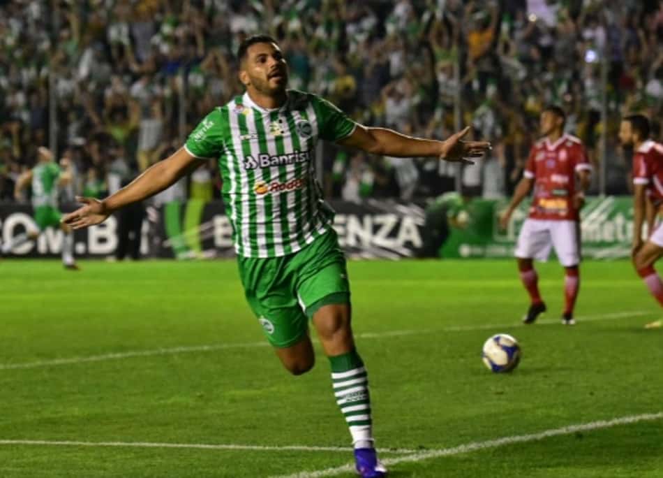 Carlos lamenta lesão, mas ressalta qualidade no elenco do Juventude: 'confio nos meus companheiros'