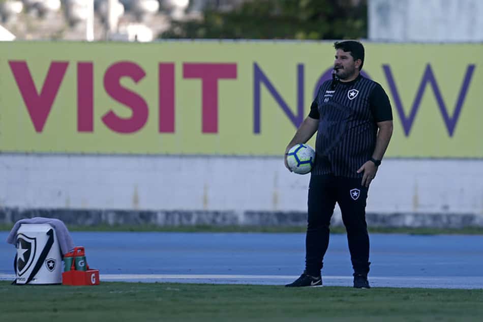 Com treino regenerativo para titulares, Botafogo se reapresenta