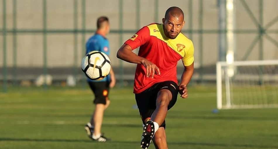 Dos nomes que interessam a Chapecoense, zagueiro é o mais próximo de acerto